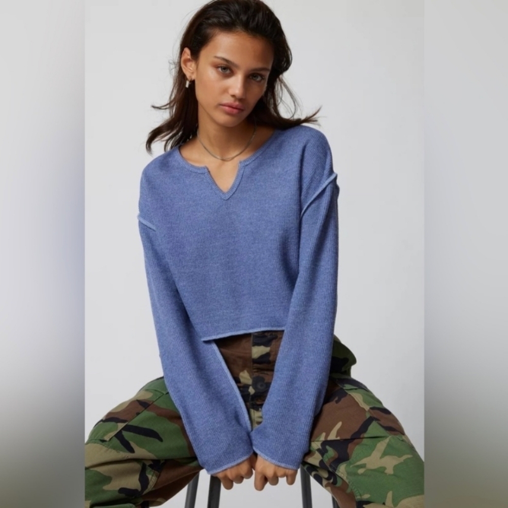 UO Parker Notch Neck Long Sleeve Top, Color Blue Size SP